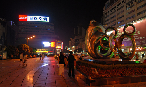 图片:日立空调的霓虹灯广告牌夜景2