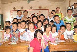 照片：日立环球存储科技青少年支教项目