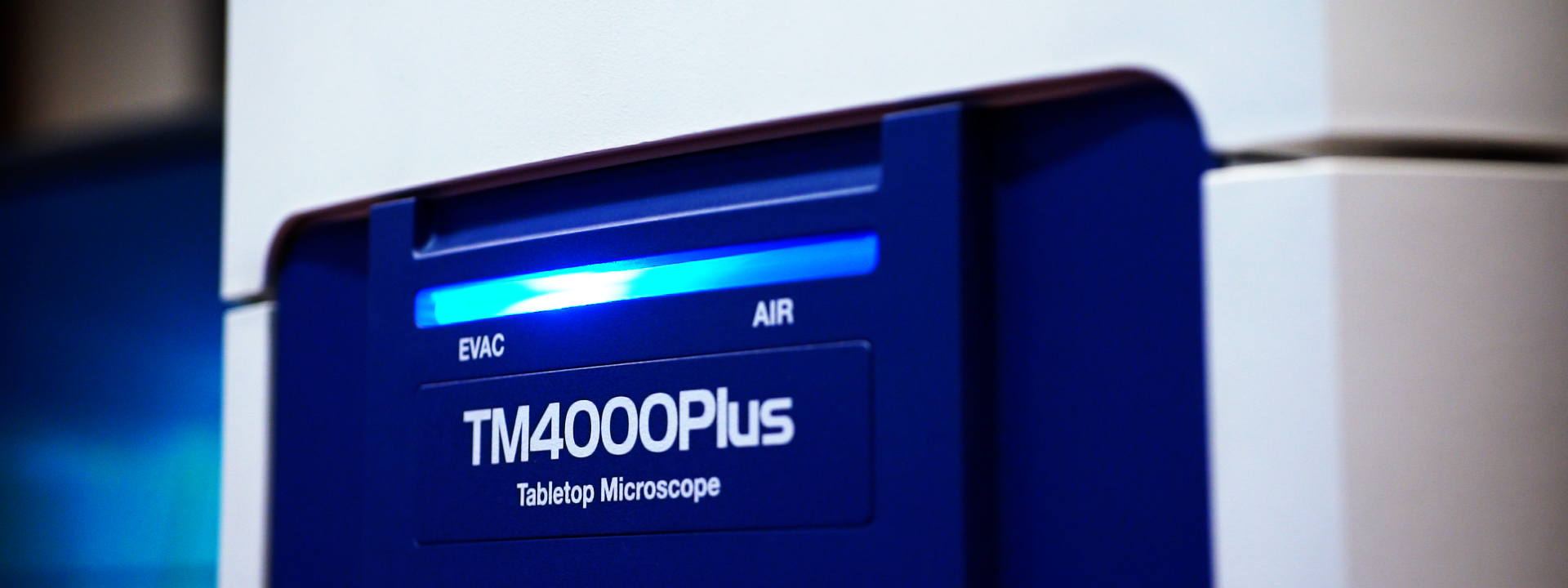 通过显微镜观察微观世界 —— 日立高新开展理科教室活动