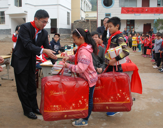图片：赠送被褥、书本