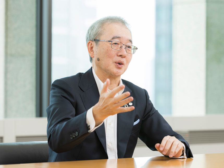 写真：株式会社 日立制作所 执行役社长兼CEO 小岛 启二